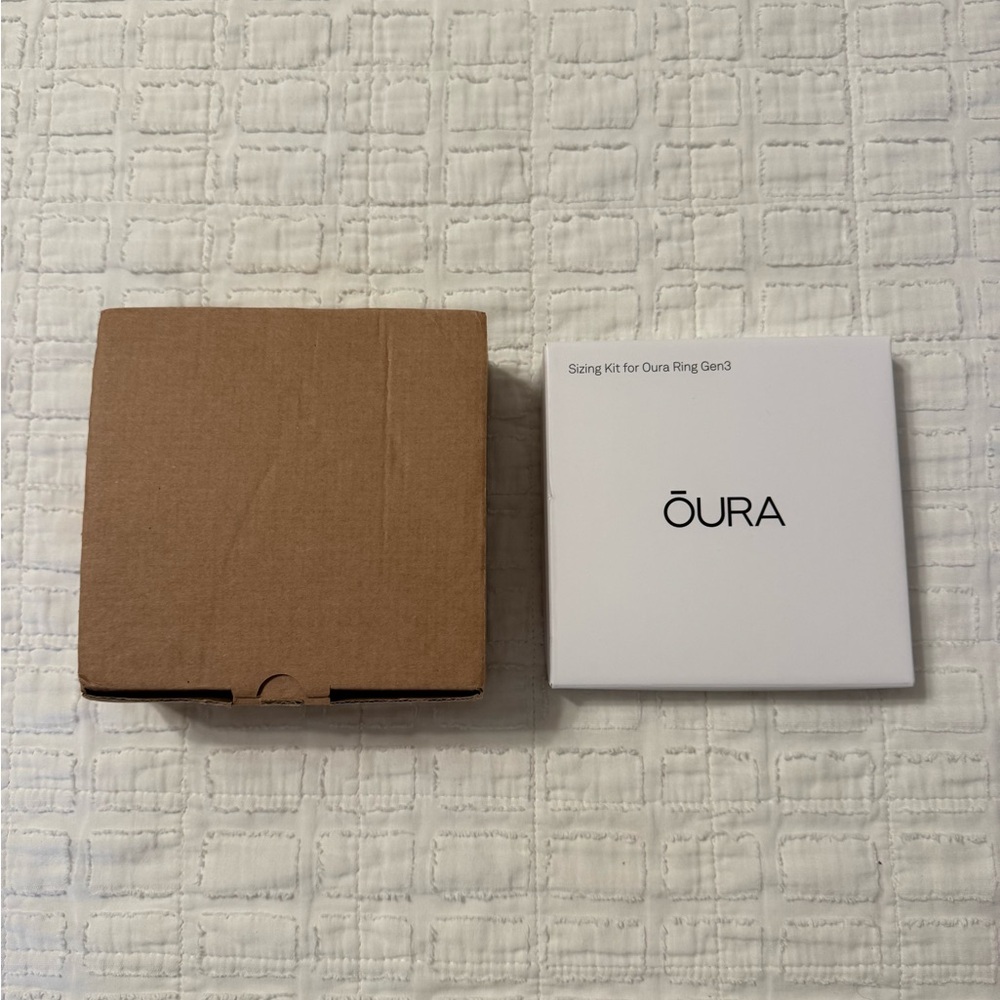 Oura Gold Smart Ring - Picture 5 of 8